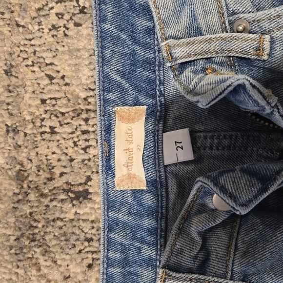 Size 27 distressed jeans - Picture 2 of 4